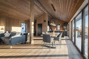 Dining - New luxury cabin in Geilo with hot tub, mountain views & ski access (Hol)