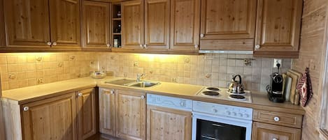 Coffee/tea maker, fridge, oven, dishwasher