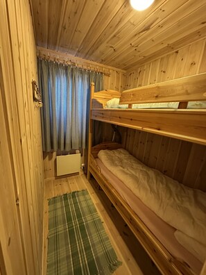 WiFi (free), bed sheets