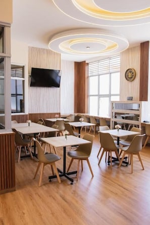 Dining - Zentra Plaza (Chiclayo)
