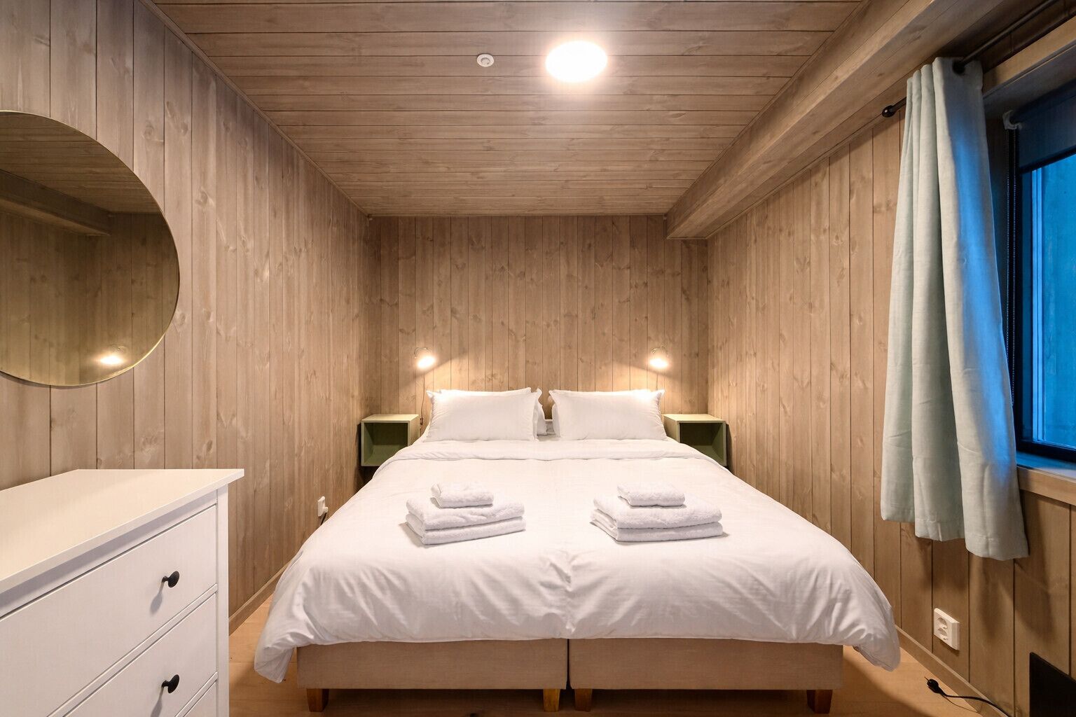 3 bedrooms, WiFi (free), bed sheets