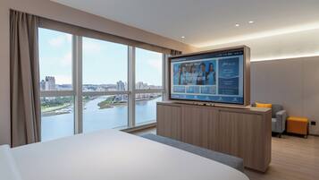 Suite de lujo, vistas al río | Escritorio, espacio para trabajar con un portátil, wifi gratis