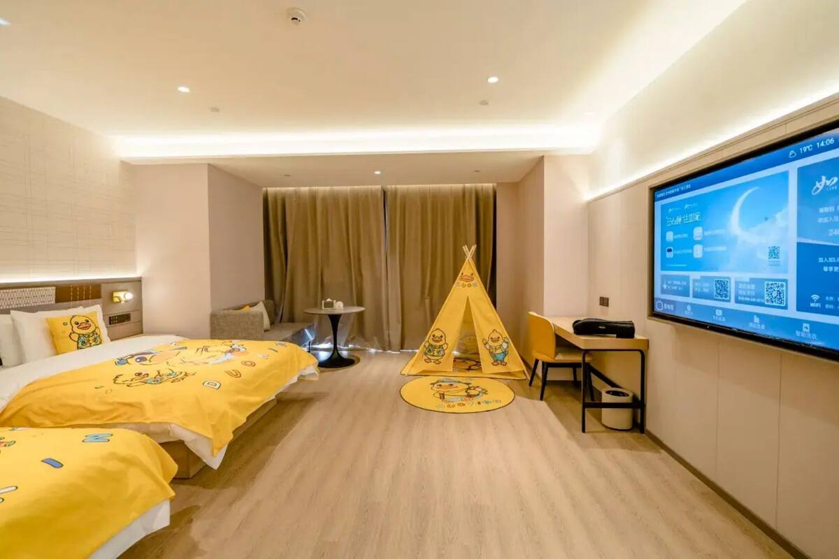 Family Twin Room, City View | Desk, laptop workspace, WiFi (free)