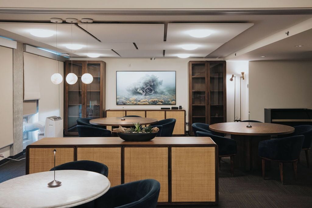 Bar lounge