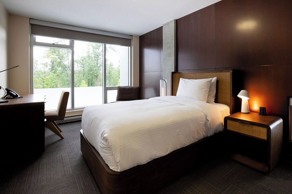 Premium bedding, down comforters, in-room safe, blackout drapes