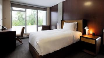 Premium bedding, down comforters, in-room safe, blackout drapes