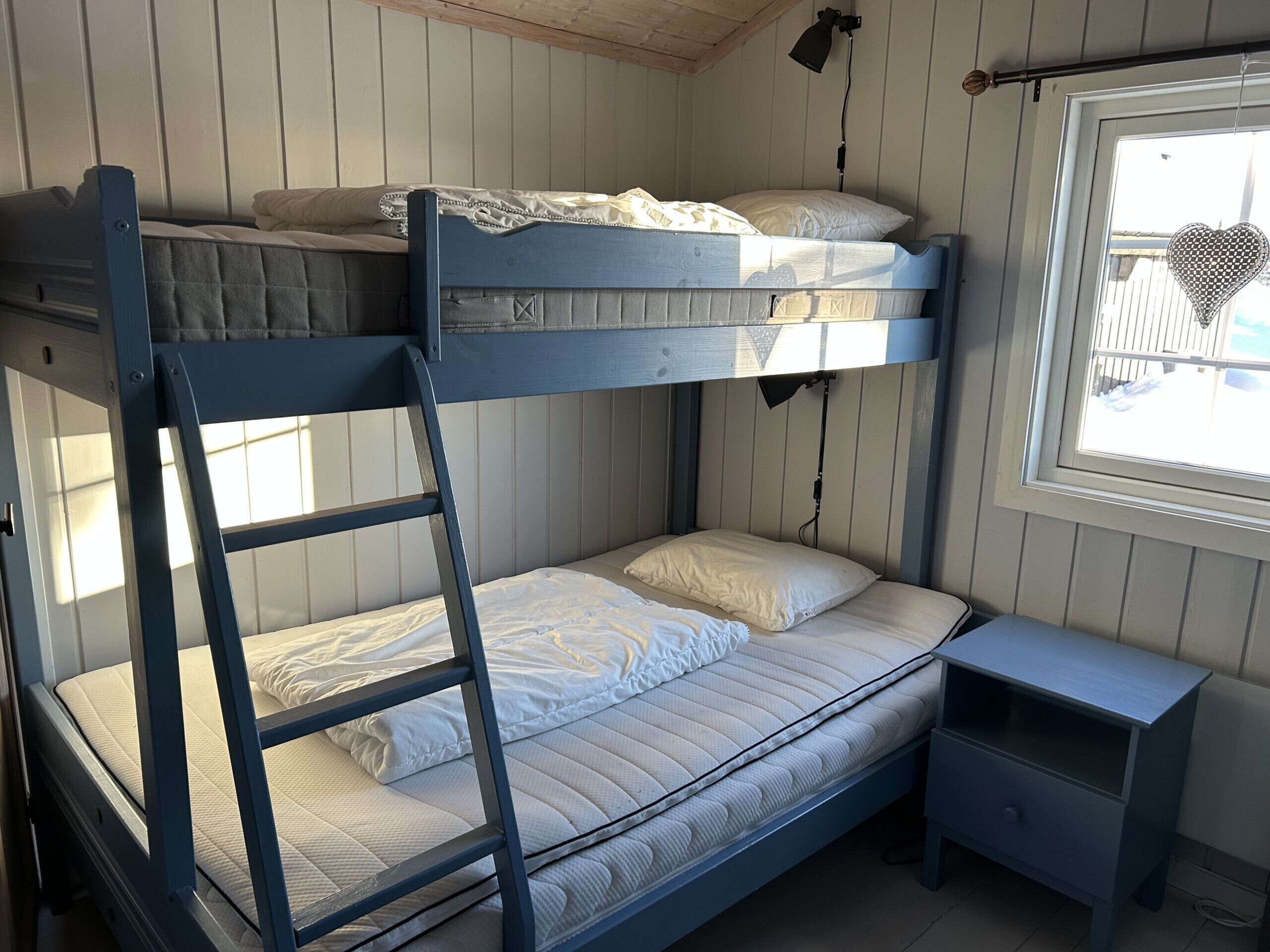 3 bedrooms, WiFi (free), bed sheets