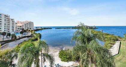 Gulf view 2-bed 2-bath condo in Hudson, 40 minutes outside Tampa, beach access