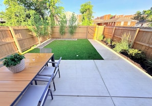 Outdoor dining - Music City Daze - Downtown Room w/ Private Entry! (Nashville)