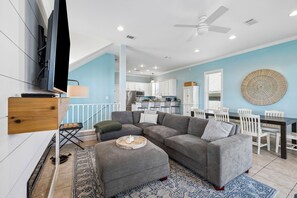 TV, fireplace - Gulf Views, Community Pool and Walk to Beach (Seacrest Beach)