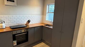 Fridge, oven, stovetop, toaster