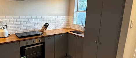 Fridge, oven, stovetop, toaster