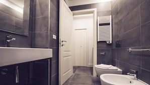 A modern bathroom with a large sink, toilet, and bidet. - Dolcevita Panisperna 6 Gina Loft Apartment (Rome)