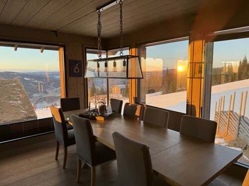 Beautiful Ski-in / Ski-out Cabin at the top of the mountain in Hafjell