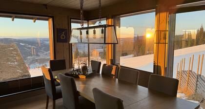 Beautiful Ski-in / Ski-out Cabin at the top of the mountain in Hafjell