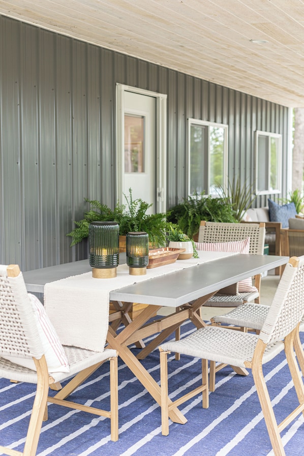 Outdoor dining