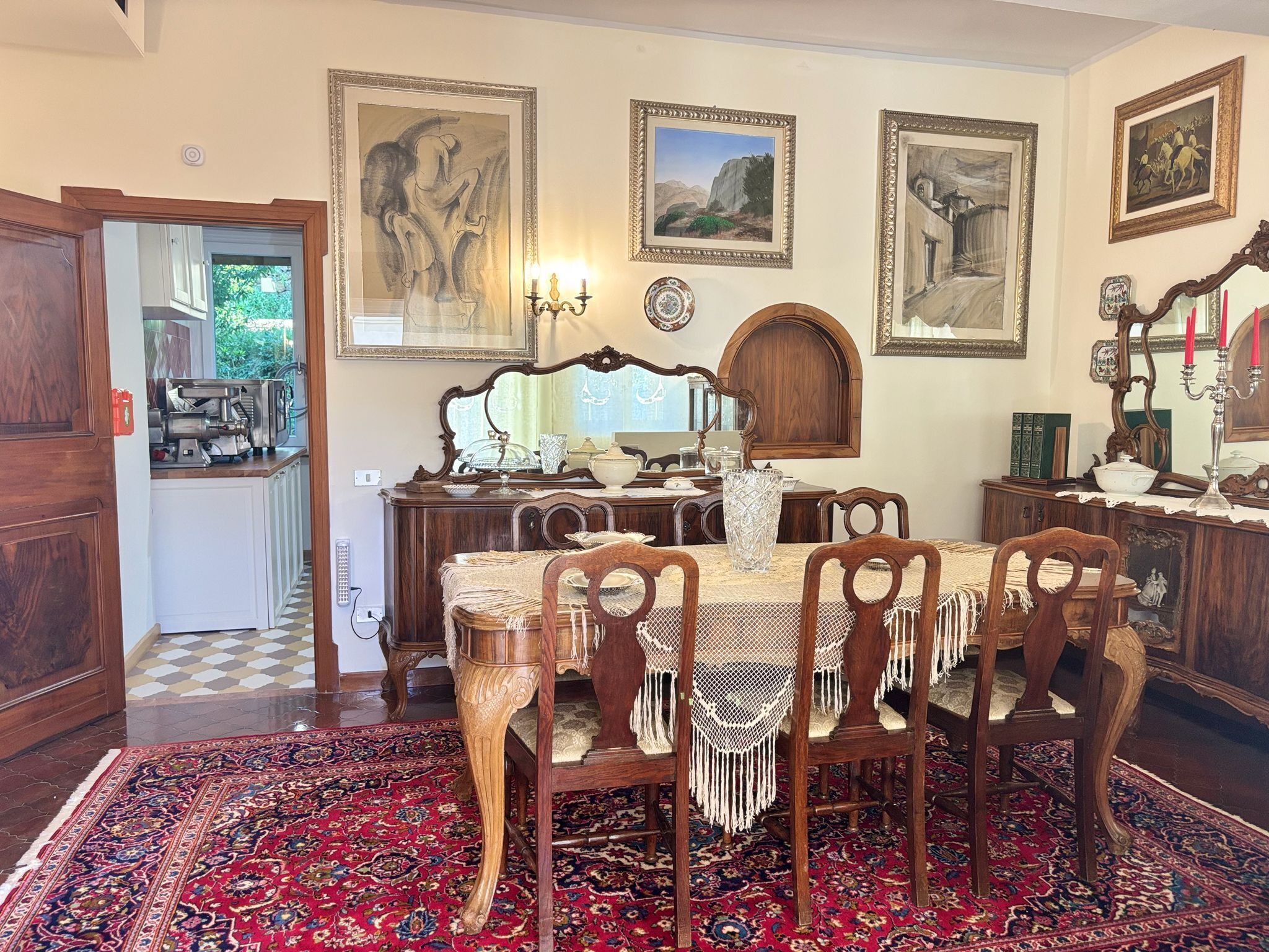 Classic Room, City View | Dining