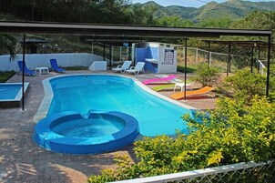 2 piscinas al aire libre