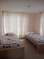Cubrecamas, wifi gratis y ropa de cama