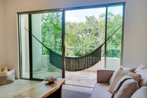 TV, offices - Casa Manglar – Modern Comfort with Golf Course Vie (Puerto Aventuras)