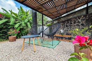 Outdoor dining - Refugio del Colibrí (Colonia Huilotepec)