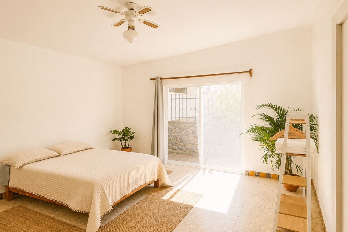 Standard Double Room | WiFi (free), individually decorated, individually furnished