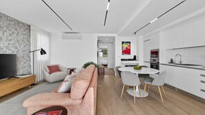 TV - Luxen 7 by LovelyStay (Câmara De Lobos)