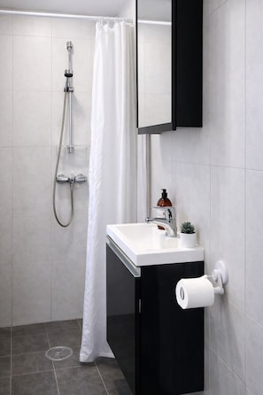Shower, towels - Sentral leilighet i Bergen sentrum (Bergen)