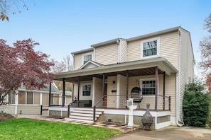 Exterior - Large Bedroom in CrystalCity - DCA - Walk to Metro (Arlington)