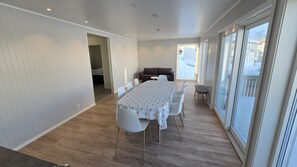 Dining - Skottinden view, Lofoten (Ballstad)