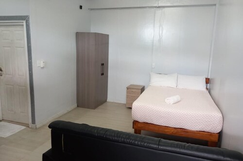 Charles Studio Sleeps 2 With Parking