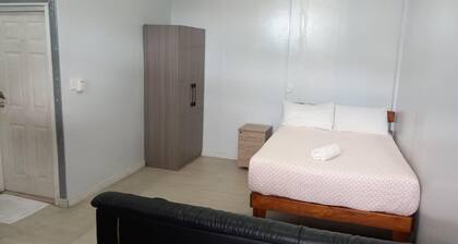 Charles Studio Sleeps 2 With Parking