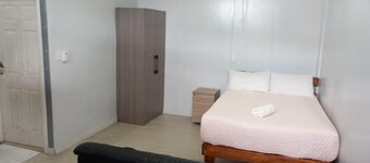 Charles Studio Sleeps 2 With Parking