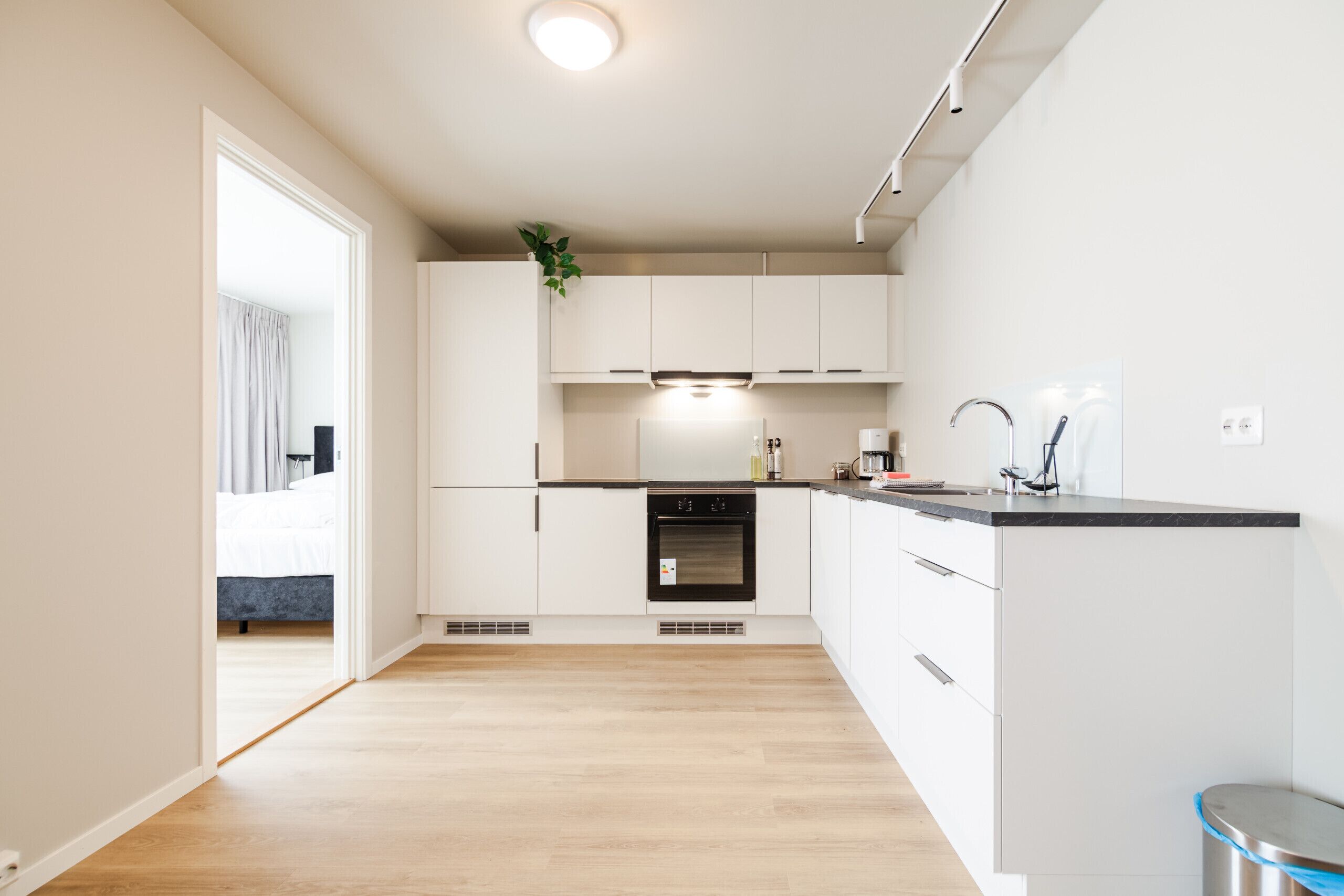 Kaffetrakter/tekoker, kjøleskap, ovn og oppvaskmaskin