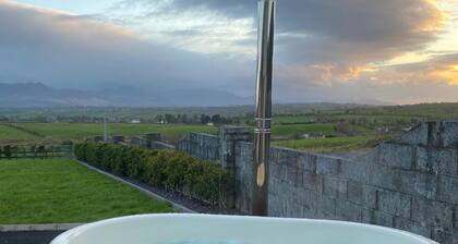 Studio Sleeps 2 -private Hot Tub -enclosed Garden