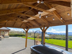 Terrace/patio - Studio Sleeps 2 -private Hot Tub -enclosed Garden (Killarney)
