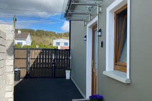 Exterior detail - Studio Sleeps 2 -private Hot Tub -enclosed Garden (Killarney)