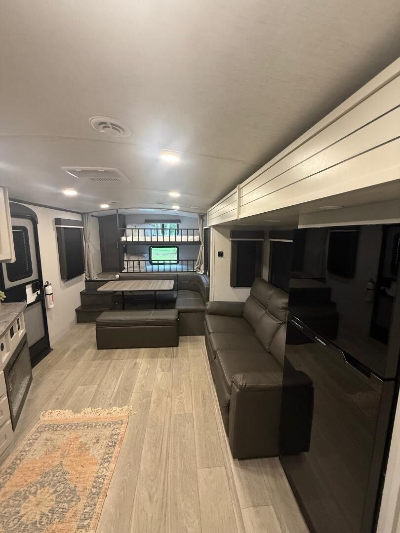 Cozy Rv In Auburn With King Bed Also With Ac/heat Minutes From Auburn University - Auburn, AL