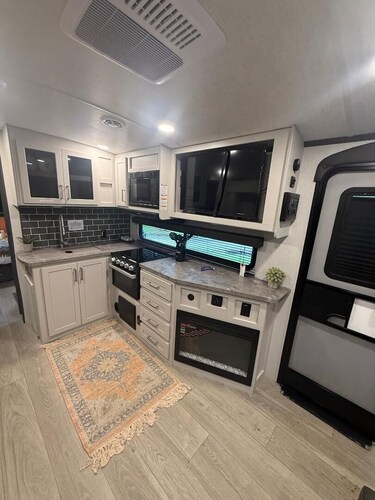 Cozy RV in Auburn with King Bed also with AC/Heat minutes from Auburn University