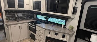 Cozy RV in Auburn with King Bed also with AC/Heat minutes from Auburn University