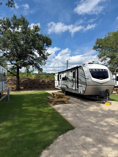 Cozy RV in Auburn with King Bed and AC