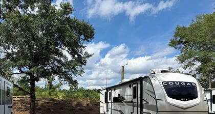 Cozy RV in Auburn with King Bed and AC