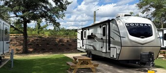 Cozy RV in Auburn with King Bed and AC