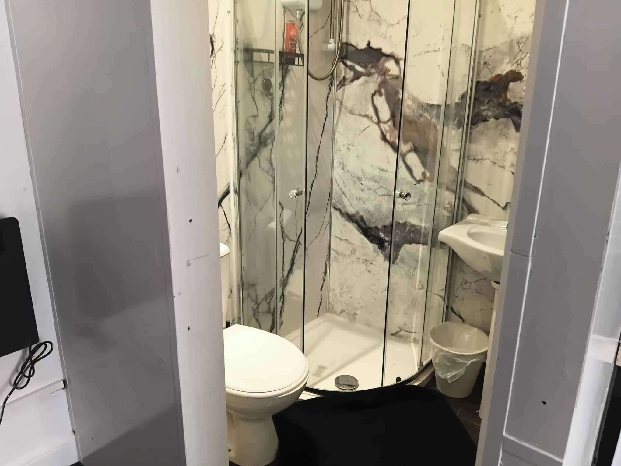 Shower, towels