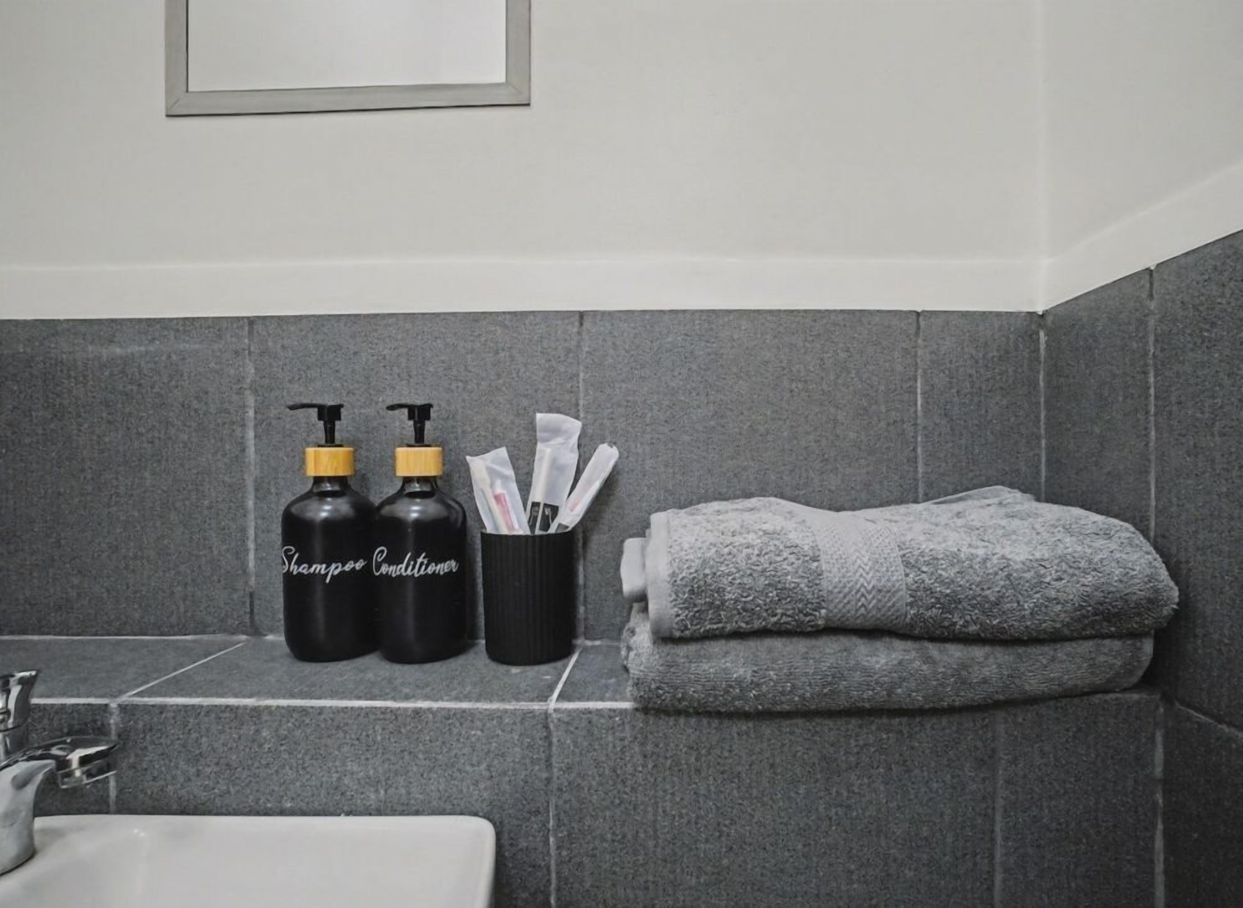 Shower, bidet, towels