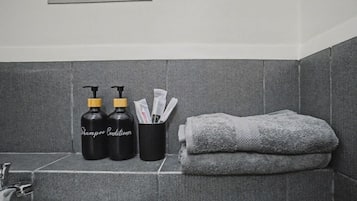 Shower, bidet, towels