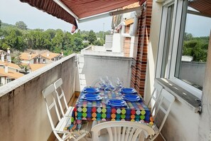 Outdoor dining - Penthouse 100m² with Terrace and Pool (Castro Urdiales)