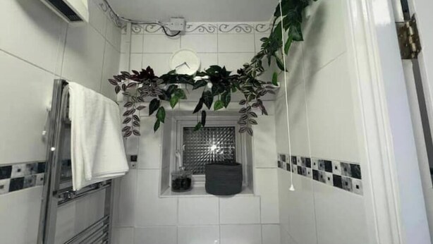 Interior - Modern Budget Studio Birmingham | Private Kitchen, Parking & Smart Amenities (Oldbury)
