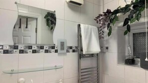 Shower, hair dryer, towels, soap - Modern Budget Studio Birmingham | Private Kitchen, Parking & Smart Amenities (Oldbury)