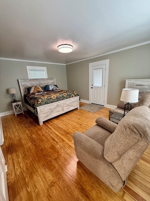 Iron/ironing board, WiFi, bed sheets - The Country Farmhouse offers five bedrooms and is located in peaceful location. (Lyons)
